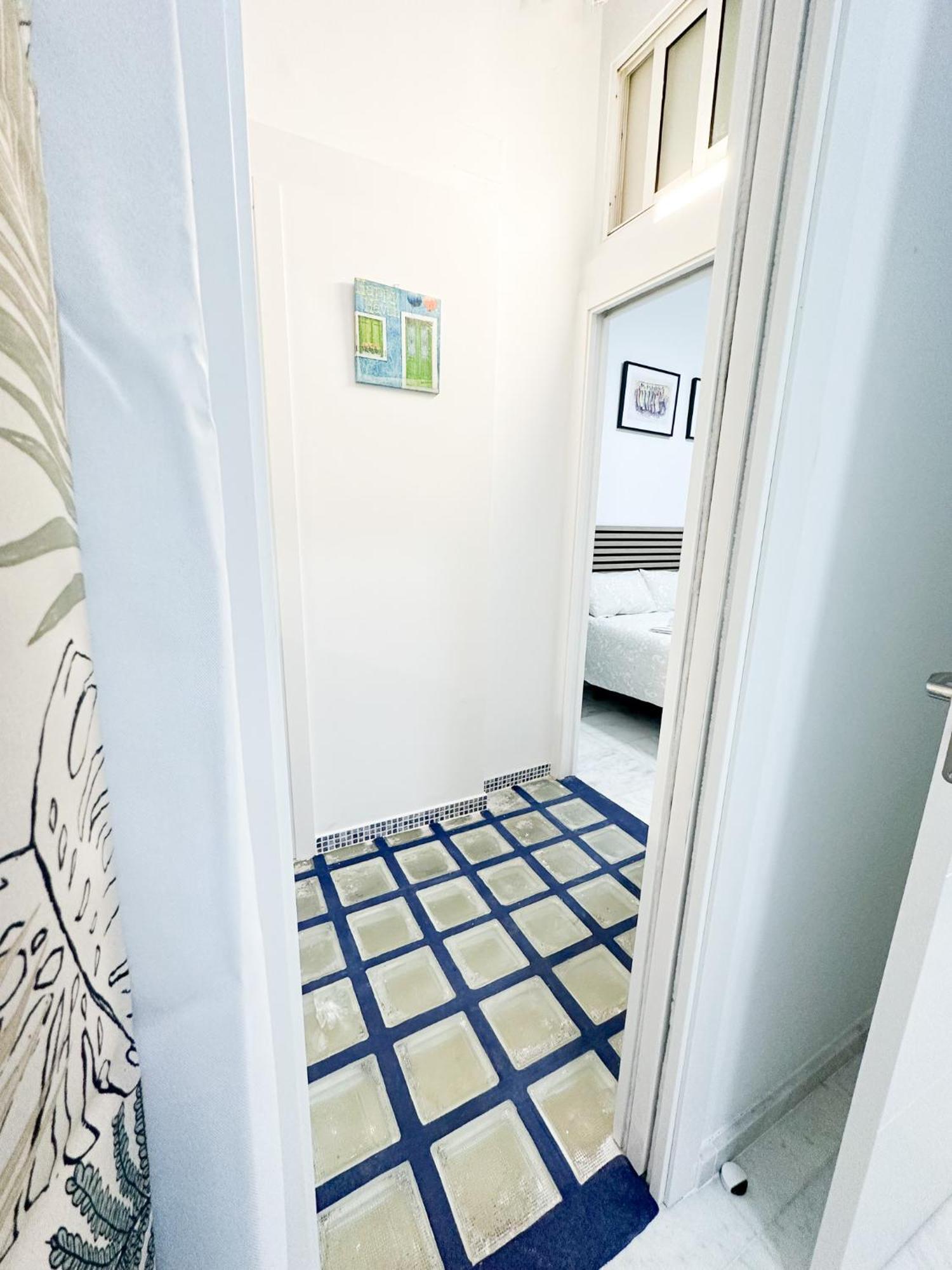 Apartment Cozy Budget 2br With Ac, 1 Bath, Private Parking Opt Sevilla