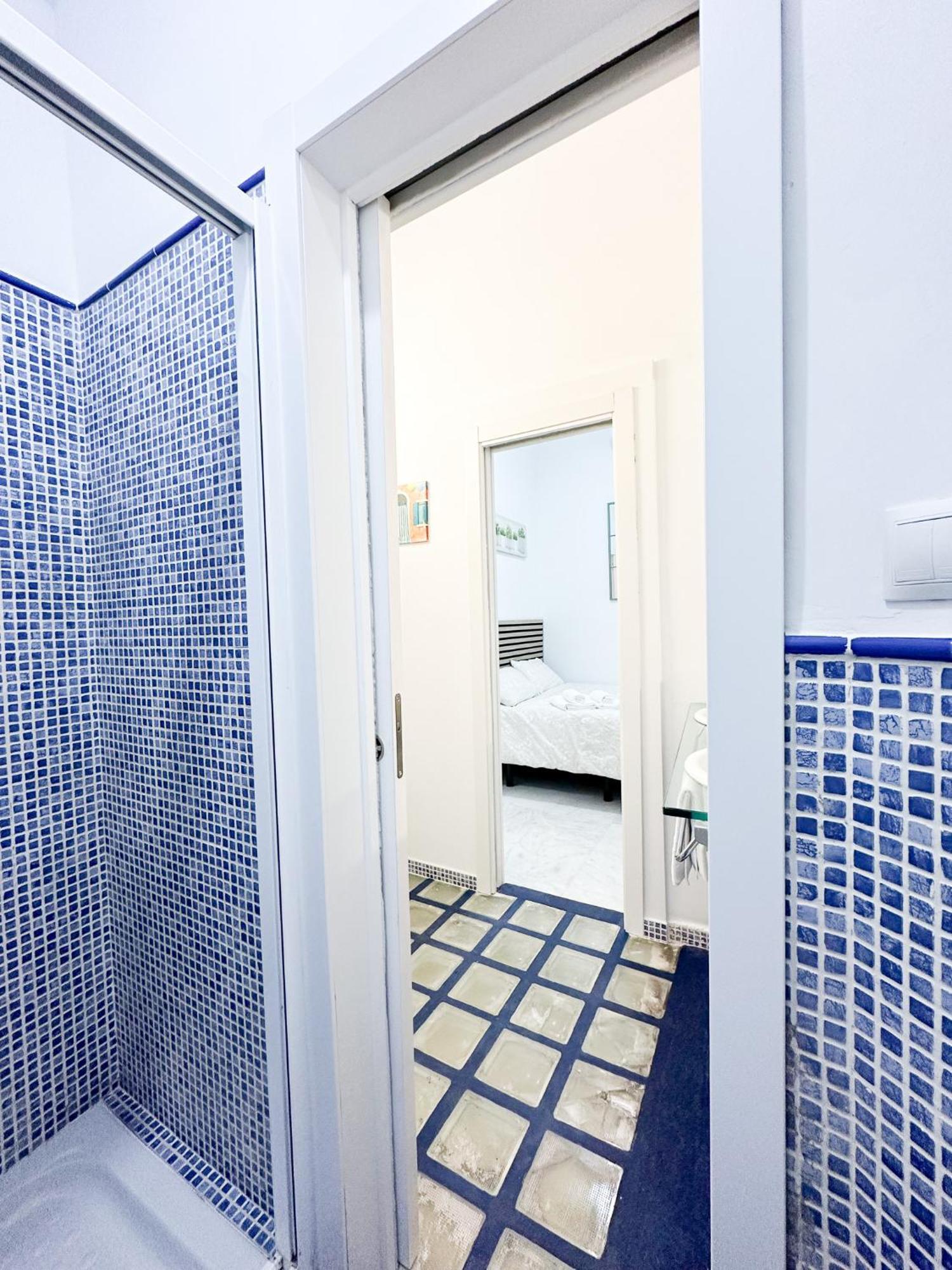 Apartment Cozy Budget 2br With Ac, 1 Bath, Private Parking Opt Sevilla