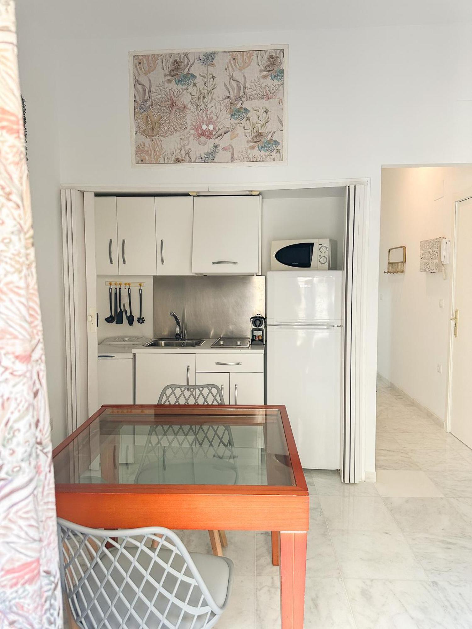 Cozy Budget 2br With Ac, 1 Bath, Private Parking Opt Apartment Sevilla