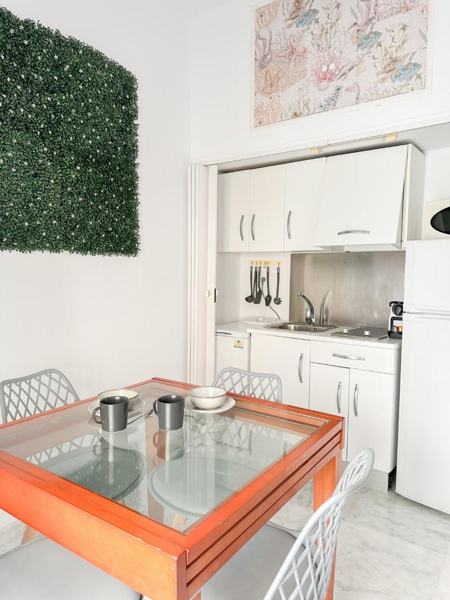Cozy Budget 2br With Ac, 1 Bath, Private Parking Opt Apartment Sevilla