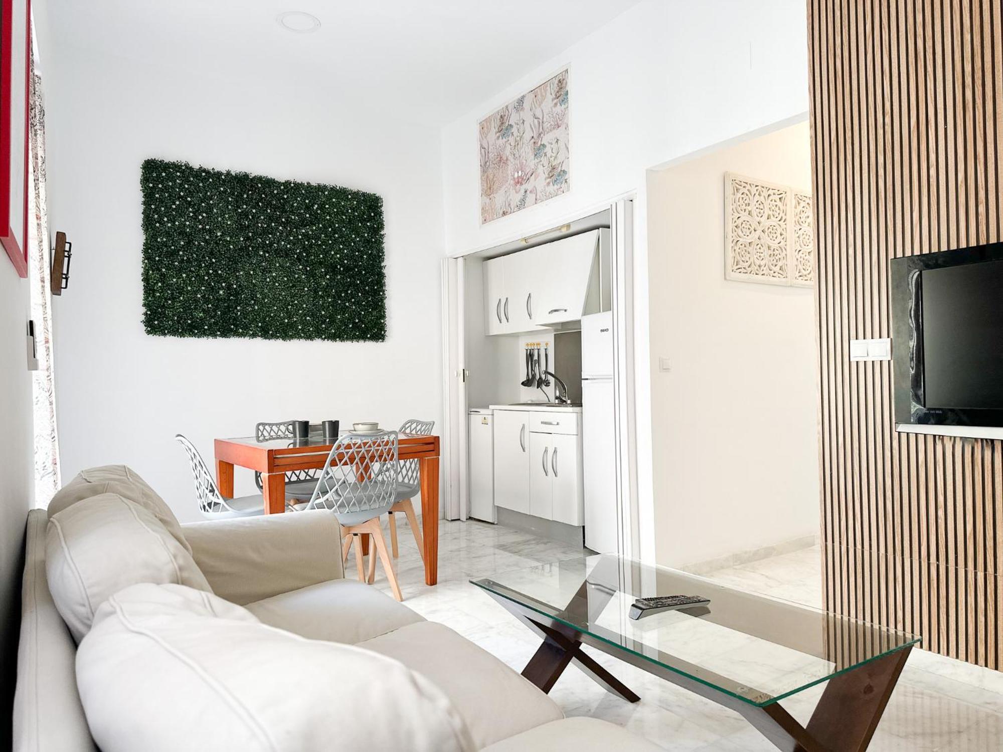 Cozy Budget 2br With Ac, 1 Bath, Private Parking Opt Apartment Sevilla