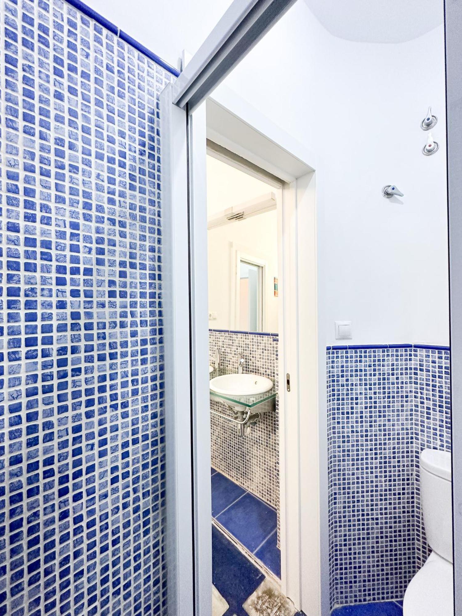 Apartment Cozy Budget 2br With Ac, 1 Bath, Private Parking Opt Sevilla